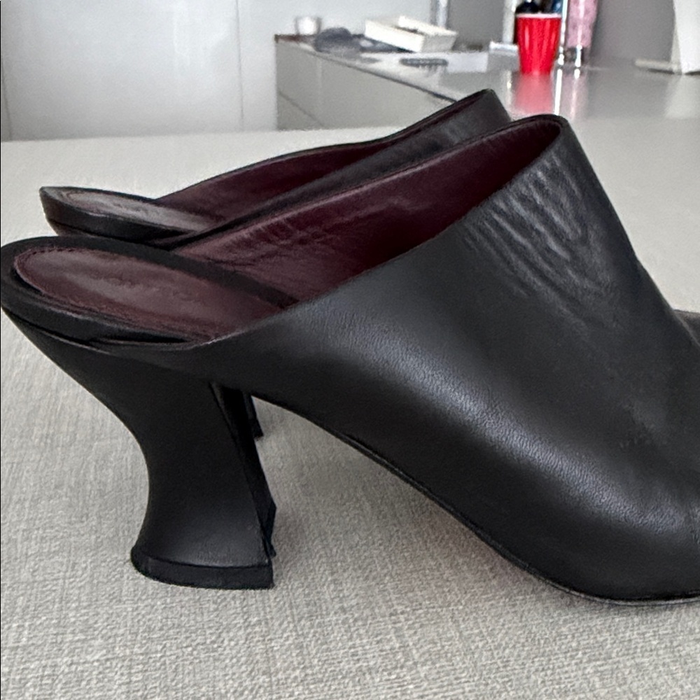 Bottega Veneta Black Leather Mules - Picture 5 of 8